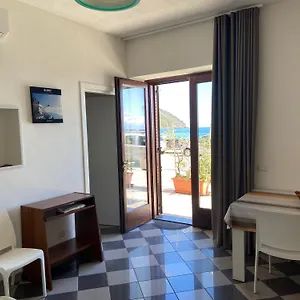 Appartamento By The Port, Città di Lipari